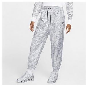 NIKE- SNAKE PRINT JOGGERS